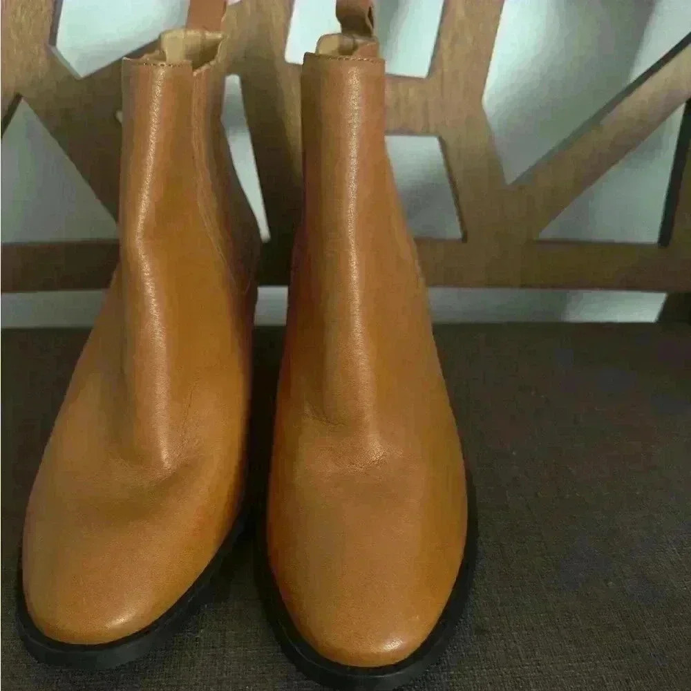 Chelsea Calla ankle boot.size 40 used like a New